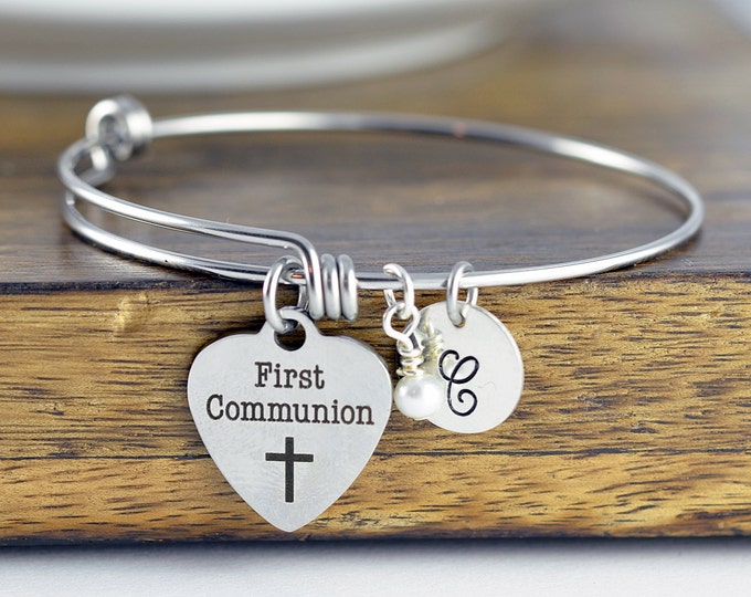 First Communion Bracelet, Communion Gift, Girls First Communion Gift, Religious Jewelry, Personalized Communion Charm Bracelet, Engraved