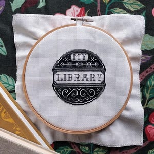 My Library-kruissteekpatroon: boekenliefhebber cadeau (digitale download)