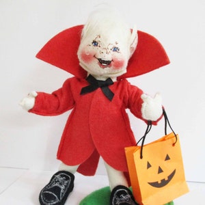 Annalee Mobilitee Vampire Boy with Trick or Treat Bag Doll Figure 1999