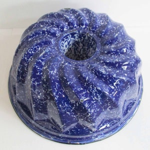 Vintage Enamelware Graniteware Mottled Dark Blue and White Spiral Bundt Cake Mold 1930s
