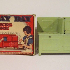 Girard Play Day Toy Steel  Electric Range Stove in Original Box Not Used Works 1930s
