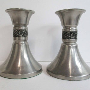 MCM Pewter Astri Holthe Norvegia Coppia di candelieri a clessidra anni &#39;60