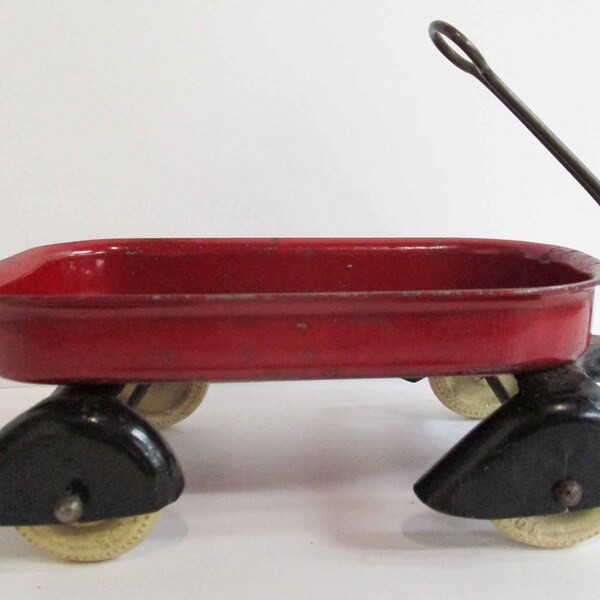 Art Deco Wyandotte Steel Streamlined Toy Doll Wagon with Skirted Fenders 5" Long 1930s