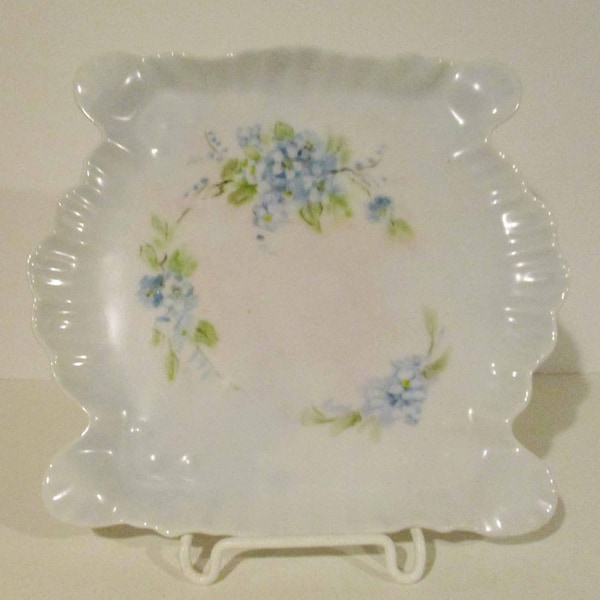 Handgeschilderde Forget Me Nots China dressoir of ijdelheid dienblad met geschulpte en geplooide randen ongebruikelijke vorm jaren 1930