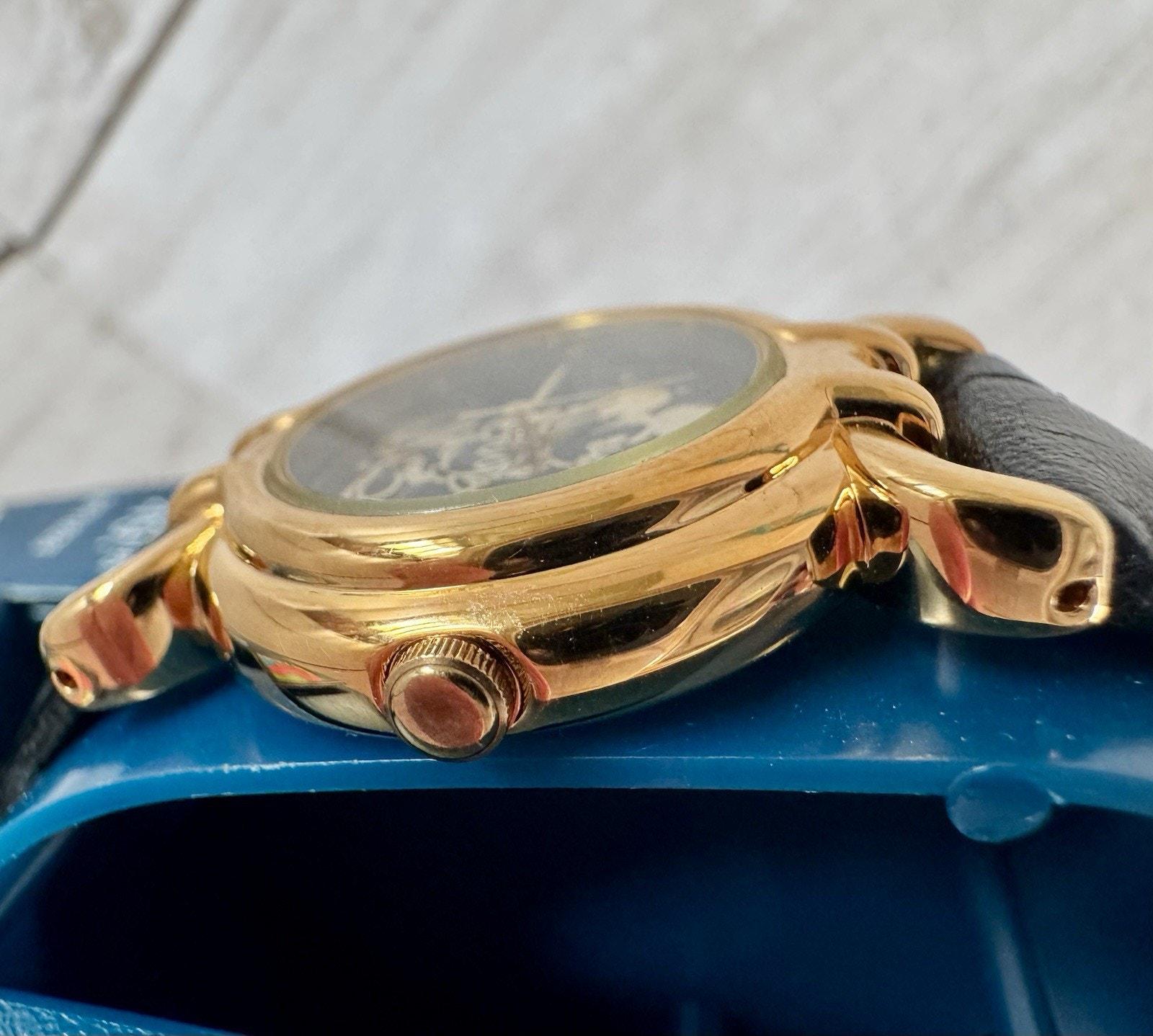 Vintage Disney Lorus Mickey Mouse Quartz Watch ~ Blue Face Gold Tone V811-2410 Vintage Disney Lorus Mickey Mouse Quartz Watch ~ Blue Face  main image 4