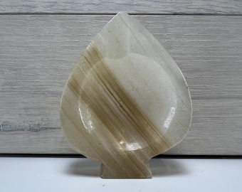 Vintage Spade Onyx Stone Dish Decorative Bowl Cream Brown Striped Carved Ashtray