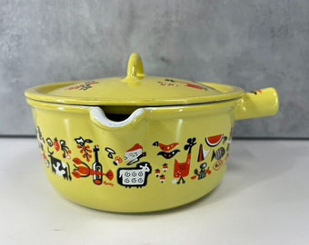 Descoware Robert Markley Yellow Enamel Cast Iron Saucepan with Spout and Lid