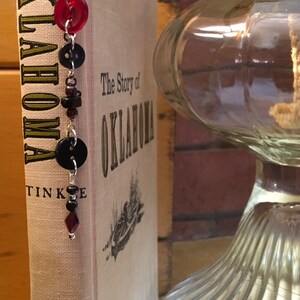 Metal bookmark book hook with buttons and beads - red and black tones