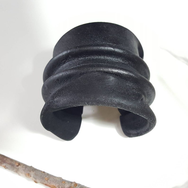 Double ripple kangaroo leather cuff with added detail #7