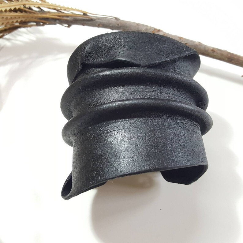 Double ripple kangaroo leather cuff with added detail #7