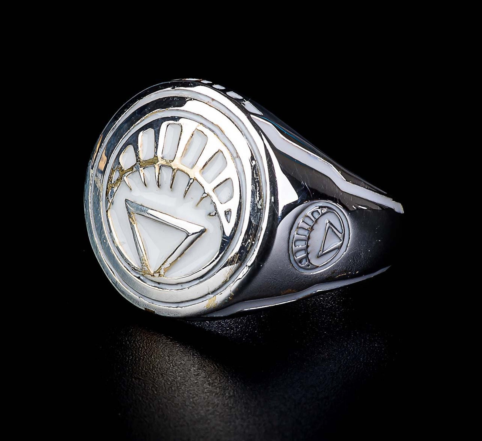 white lantern ring white lantern ring