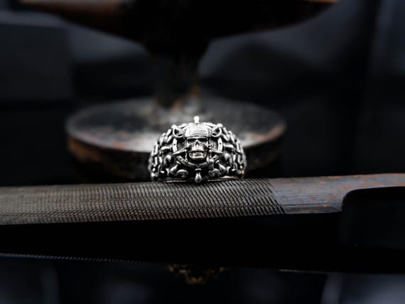 Bague pirate, bague tête de mort de pirate, bague tête de mort