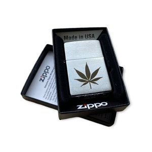 Accendino ZIPPO originale, splendidamente inciso e personalizzato, cromato lucido o satinato, in confezione regalo Zippo con CONSEGNA GRATUITA.