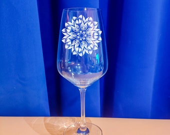 Personalisiertes Weinglas mit Name und Mandala Motiv | Trinkglas mit Namen | Geschenke mit Wunschgravur