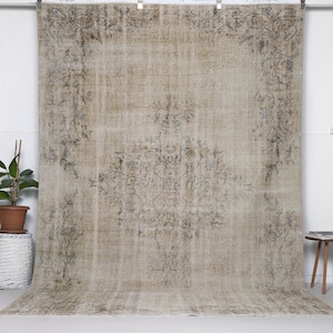 Vintage Turkish Oushak Rug: Neutral Distressed Persian Carpet (7x10)