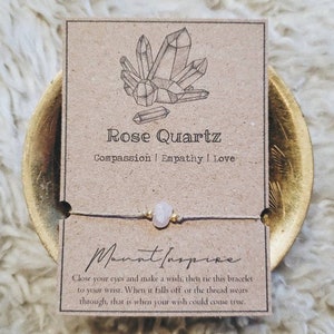 Wensarmband rozenkwartskristal, hennepkoord sieraden, agaat, helende kristallen, milieuvriendelijk cadeau, minimalistisch design, gouden glaskralen, chic