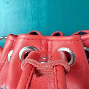 Red and leopard calfskin leather bucketbag. image 3