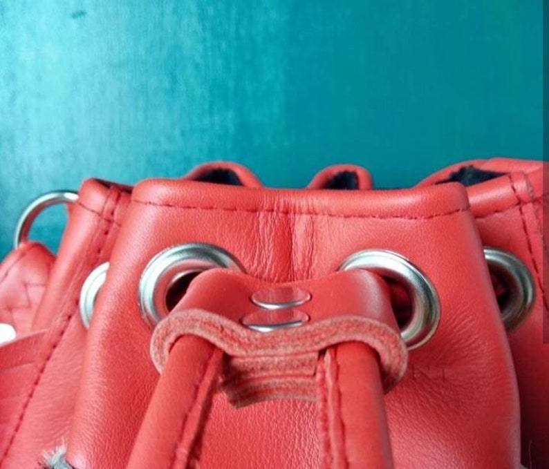 Red and leopard calfskin leather bucketbag. image 3