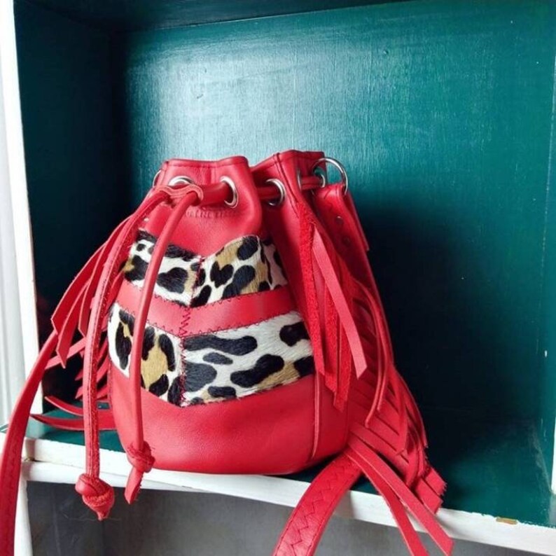 Red and leopard calfskin leather bucketbag. image 2