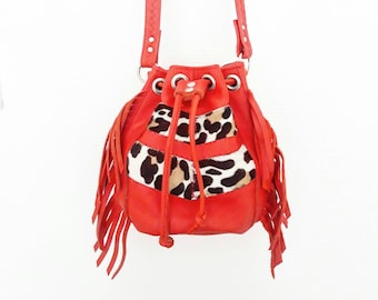 Red and leopard calfskin leather bucketbag.