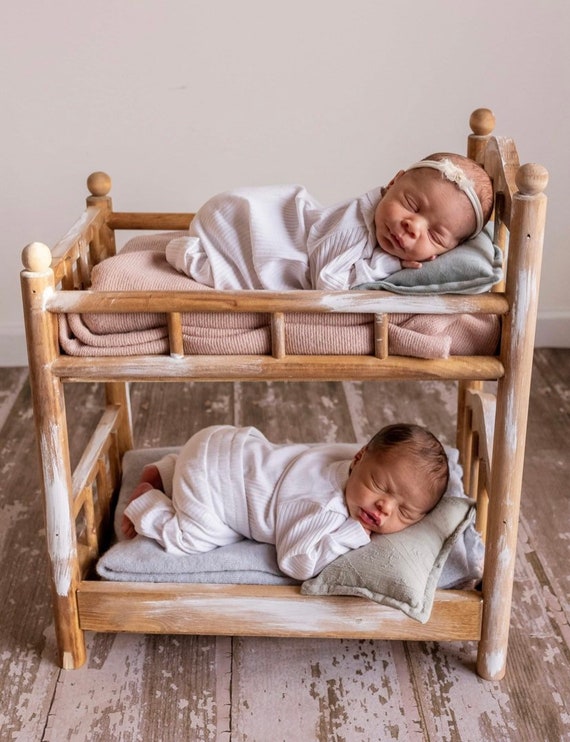 Les jumeaux de grande taille Lit bébé Enfants Lit bébé en bois naturel Big  2 enfants de stockage de crèche bébé robuste bassinet - Chine Lit bébé, lits  jumeaux