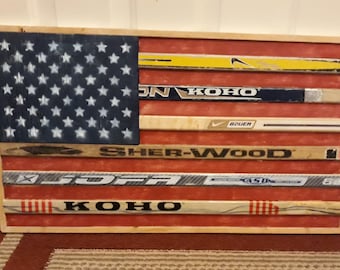 Rustic US Flag w/Vintage Wood Hockey Sticks (Hockey Flag, Hockey decor, hockey Father&#39;s day dad mom player fan gift, hockey xmas