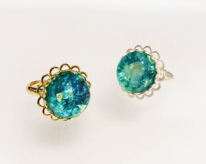 Resin Ring, Silver Gold Plated Crown Oval Seashell Blue Green caldesia Rainbow Glow Reflection 20mm circle