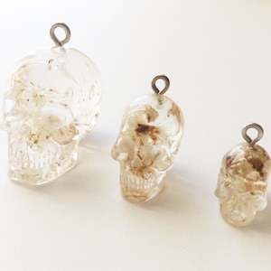 Resin Skull Daisy Necklace Real Flower Jewelry Transparent