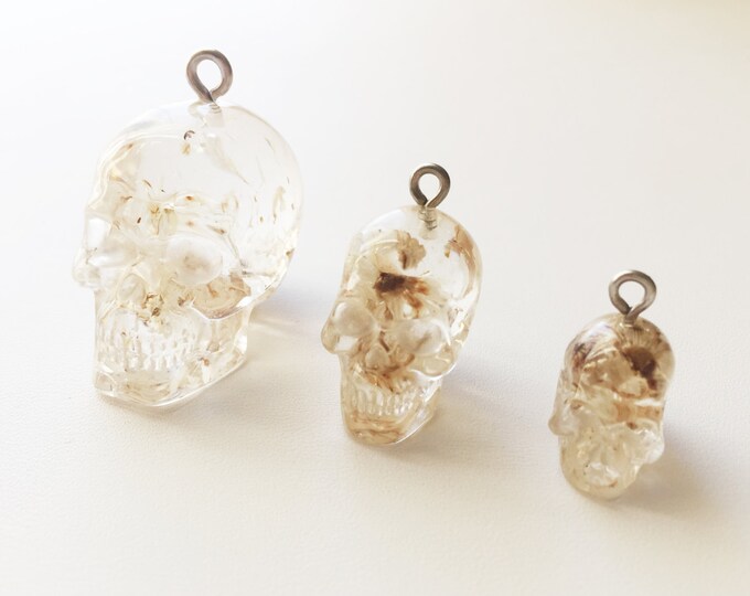 Resin Skull Daisy Necklace Real Flower Jewelry Transparent