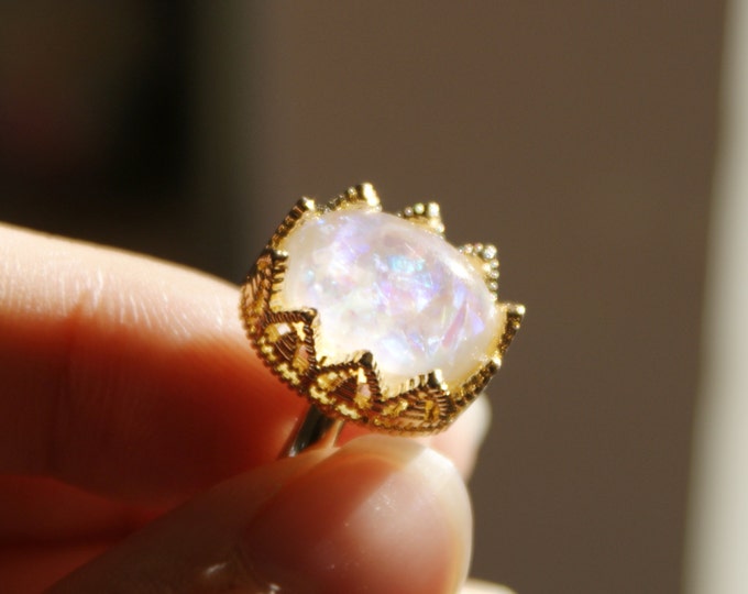 Resin Ring, Silver Gold Plated Crown Oval Seashell White caldesia Rainbow Glow Reflection