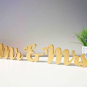Letreros de boda independientes para Sr. y Sra. para la mesa de los novios - Letras de Sr. y Sra. - Letrero nupcial grande y grueso de madera - Letrero para la mesa de boda.