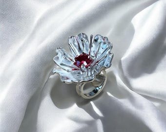 Bague fleur en argent sterling avec rubis rouge cultivé en laboratoire