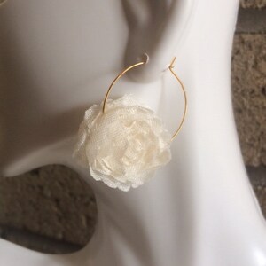 Ivory Vintage Lace Flower Hoop Earrings; Lace Flower Earrings; Boho Hoop Earrings; Wedding Earrings; Boho Earrings; Flower Hoop Earrings