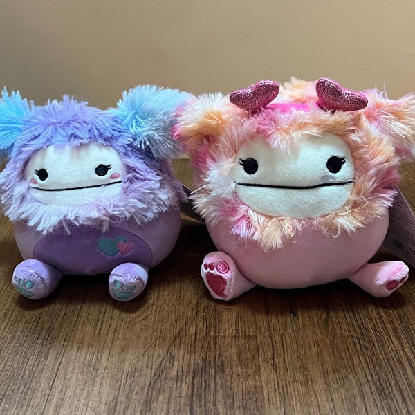 Squishmallow Kellytoy 5 ”Lila Blau Eden und Pink Orange Caparinne Tie Dye Bigfoot Custom Bundle Set