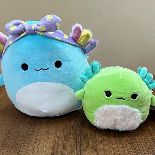 Nouveau NWt Squishmallow 20 cm bleu Irina axolotl serre-tête de Pâques enveloppement Kellytoy et ensemble personnalisé peluche Mipsy vert 5 po