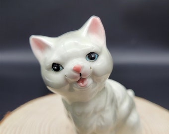 Cute and kitsch vintage happy face ceramic kitty cat