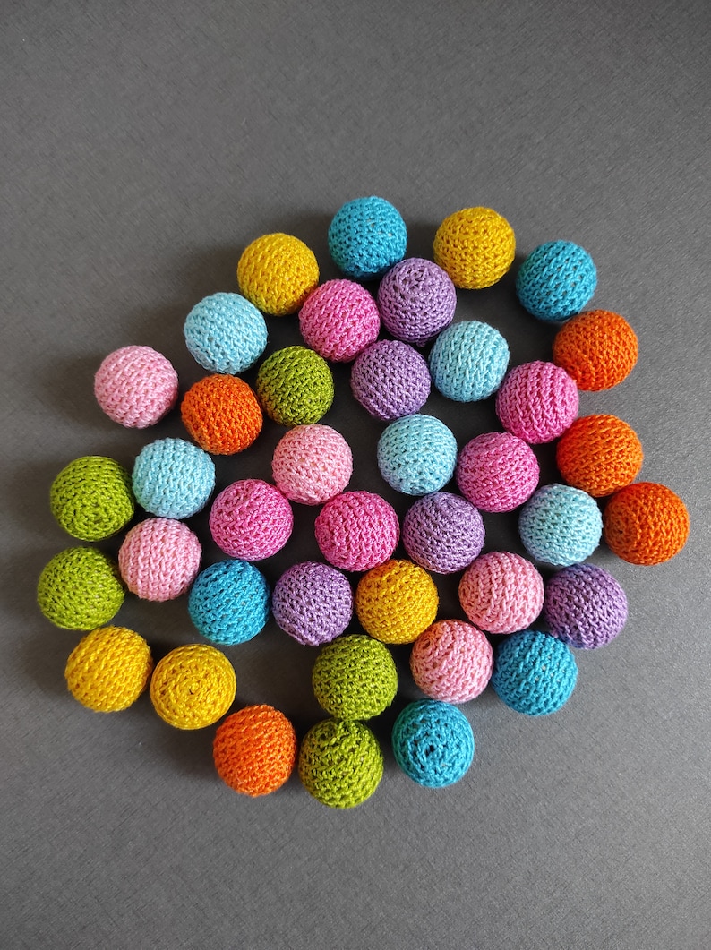 0.79 inch 40pcs 2cm Wholesale Crochet beads 20 mm 20 pieces wooden beads crocheted cotton yarn