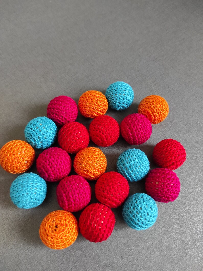 0.79 inch Wholesale Crochet beads 20 mm 20 pieces wooden beads crocheted cotton yarn 20pcs 2cm