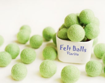 Pompon in feltro di lana verde, 20 mm Pompon fatti a mano