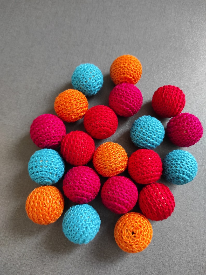 0.79 inch Wholesale Crochet beads 20 mm 20 pieces wooden beads crocheted cotton yarn 20pcs 2cm