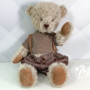 Urso de pelúcia menino feito à mão