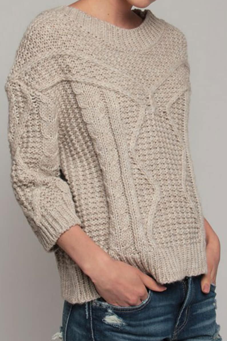 Thick woolen sweater with a beautiful weave in beige.