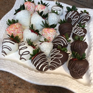 LOCAL DELIVERY ONLY!  Fresh Organic White & Milk Chocolate covered Strawberries/Dinner Parties/Bridal Showers/Weddings/Birthday&#39;s/Treats