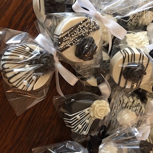 Black/White Double Stuffed Oreo Cookies(1 Doz)/Weddings/Bridal Showers/Sweet Sixteen/Party Treats/Birthday Party