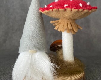 Gnome and Mushroom wood slice - gnomescape - red mushroom 003