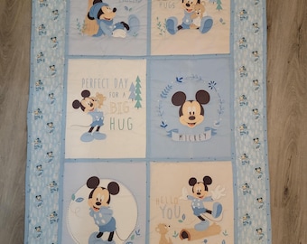 Edredón único para guardería de bebé hecho a mano y personalizado de Mickey