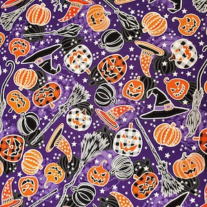 Può includere: Tessuto viola a tema Halloween con zucche arancioni, cappelli da strega neri e scope. Stelle bianche sparse sullo sfondo. Adatto per artigianato e decorazioni stagionali.