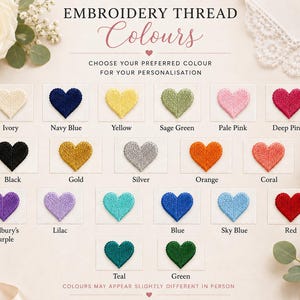 Pu&ograve; includere: Una tabella colori intitolata EMBROIDERY THREAD Colours che presenta diciassette campioni ricamati a forma di cuore in varie tonalit&agrave;, tra cui avorio, blu navy, giallo, verde salvia, rosa pallido, rosa scuro, nero, oro, argento, arancione, corallo, viola, lilla, ottanio, blu, azzurro e rosso.