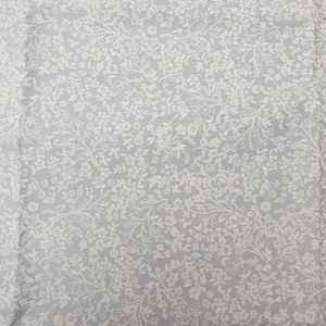 Lilac Floral fabric UK 100% Cotton Material Fat quarter Patchwork Flowers Leafs Petals Plants