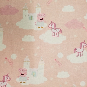 Tela de Peppa Pig, Reino Unido, Fat Quarter, 20" x 22" o 50 cm x 56 cm, 100 % algodón, con un divertido personaje de dibujos animados de castillo y unicornio